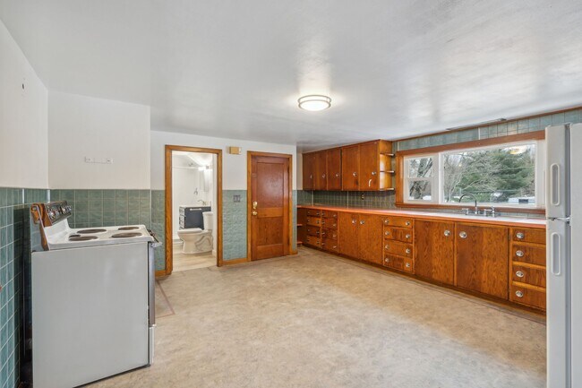 Building Photo - 254 S Main St