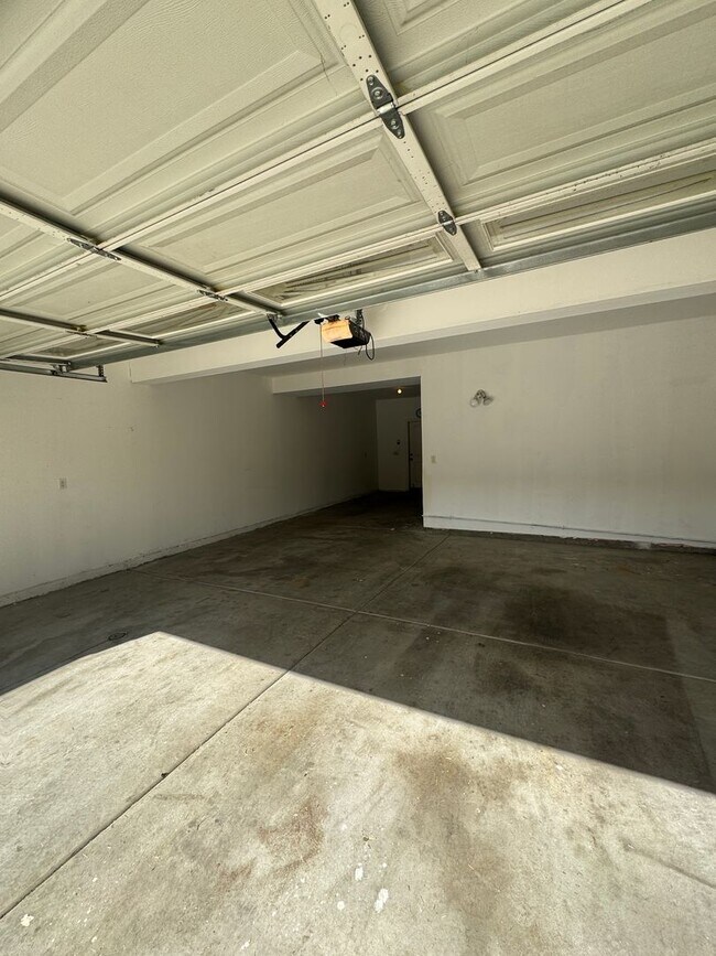 Building Photo - 6 bedroom 4.5 baths in Corona CA