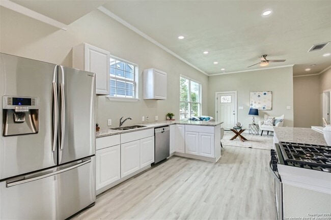 Building Photo - 517 Hicks Ave