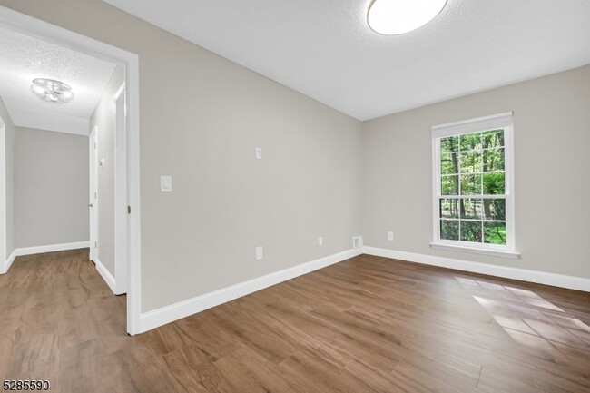 Building Photo - 116 Raintree Ln