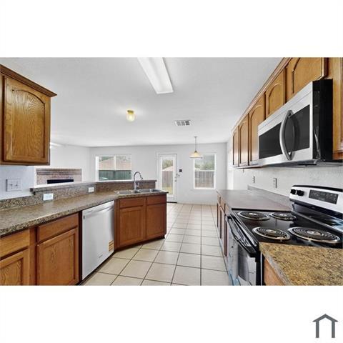 Building Photo - 3612 Dove Ln