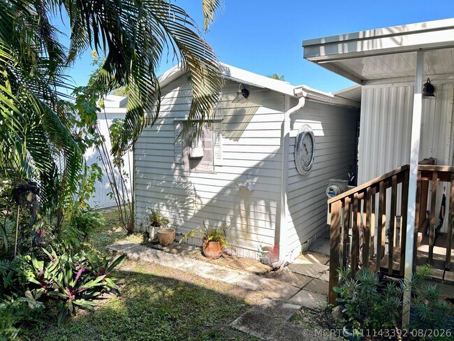 Building Photo - 425 Bougainvilla Dr