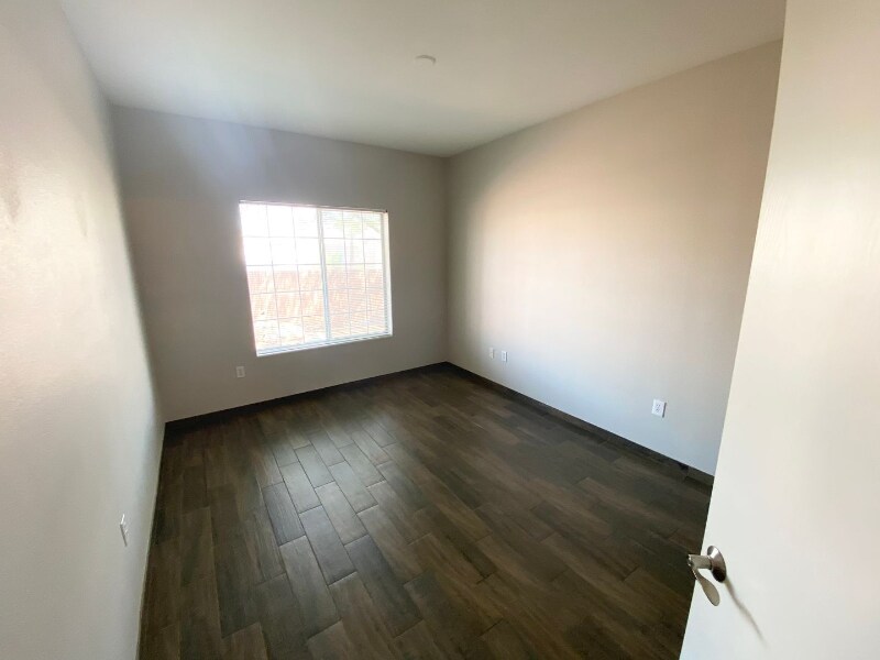 Building Photo - 1881 W Alexander Rd