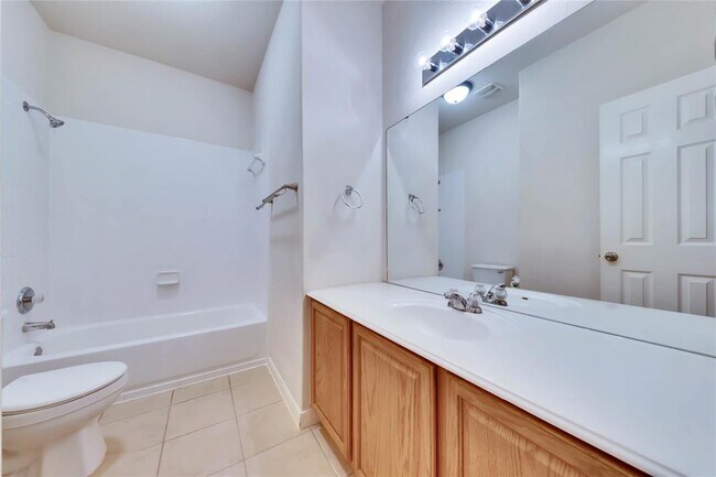 Building Photo - 2133 Paradise Ridge Dr