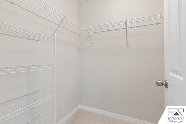 Building Photo - 8 Sleepy Hollow Trail