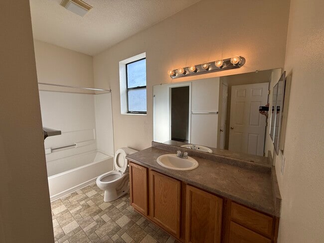 Building Photo - 1113 Meadowlark Way SE