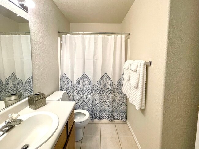 Building Photo - 1215 Mohican Dr