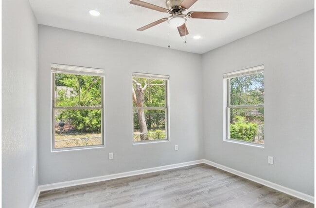 Building Photo - Charming and Modern Living Near Downtown San Antonio