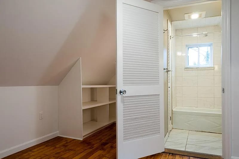 Building Photo - 5438 Claybourne St