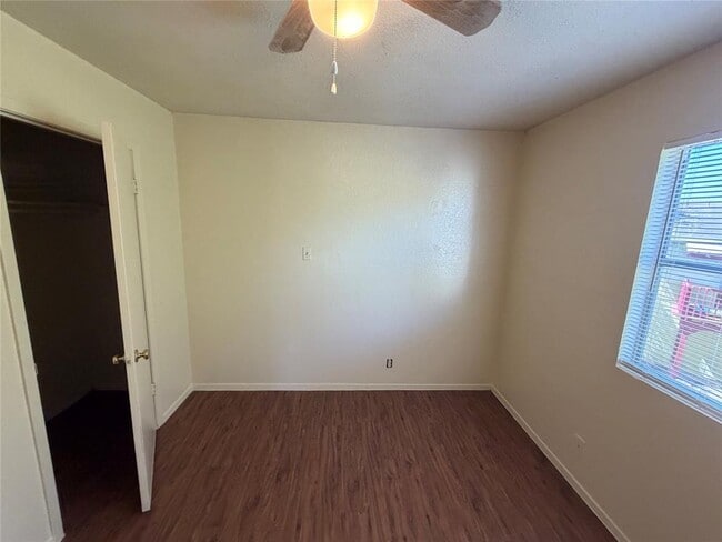 Building Photo - 2203 Leah Cove
