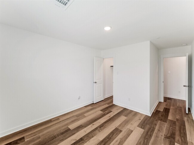 Building Photo - 2230 Memory Oaks Dr