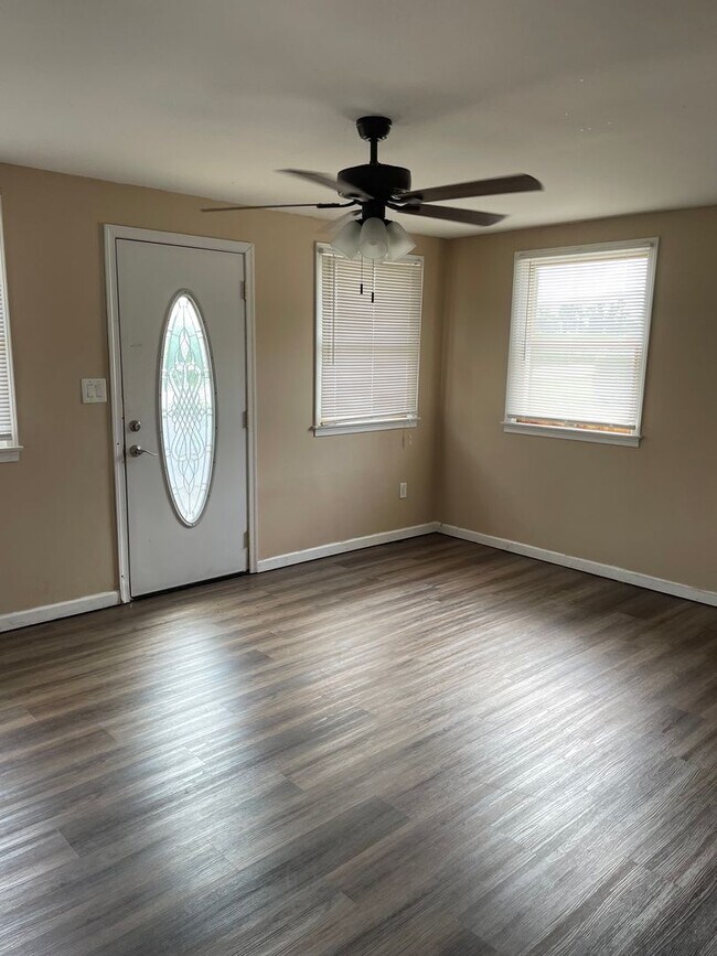Building Photo - COMING SOON! 3 Bed 1 Bath in Shippensburg,...
