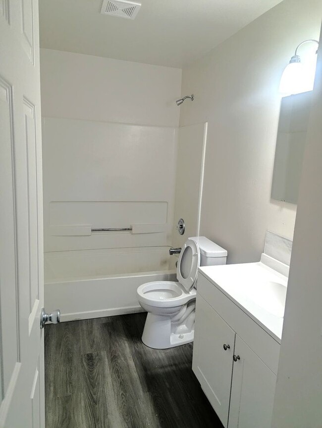 Building Photo - 247 Reed Ave