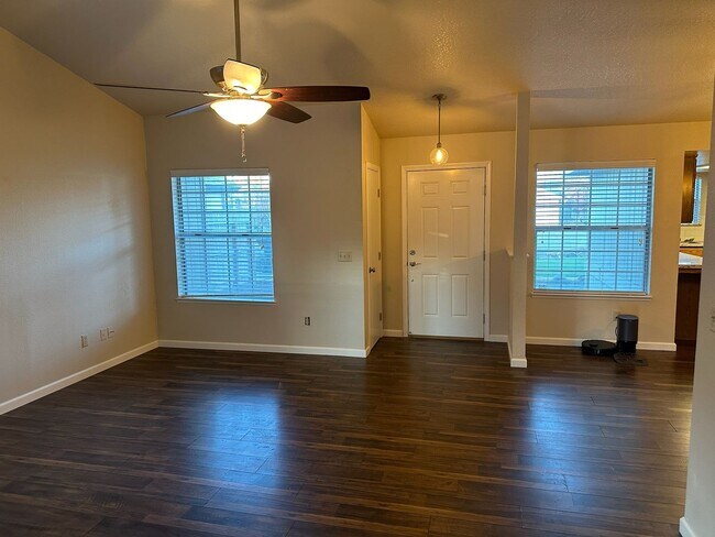 Building Photo - 1622 S Peppertree Ct