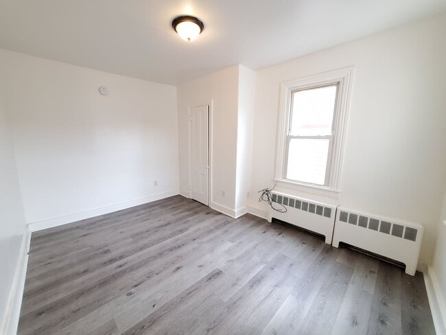 Building Photo - Milton -840