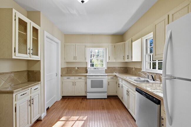 Building Photo - 139 Druid Dr