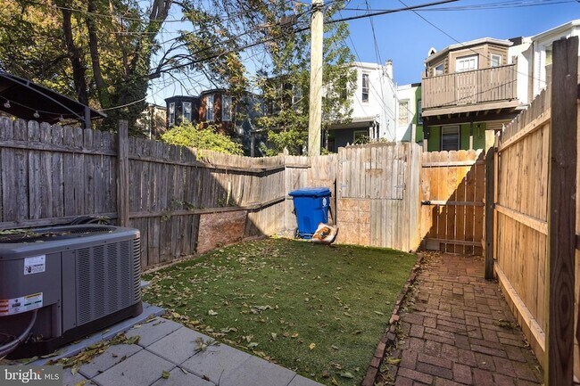 Building Photo - 2929 Miles Ave