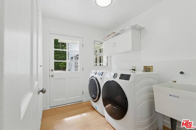 Building Photo - 5220 Melvin Ave