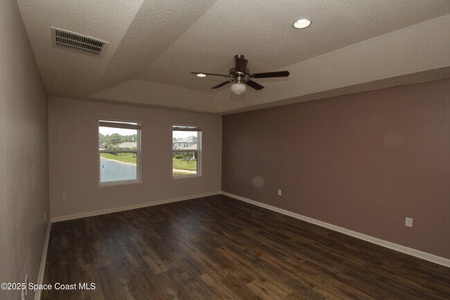 Building Photo - 824 Musgrass Cir