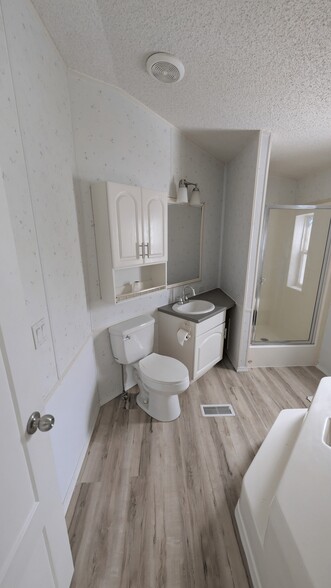 Master Bathroom - 5237 Highway NN