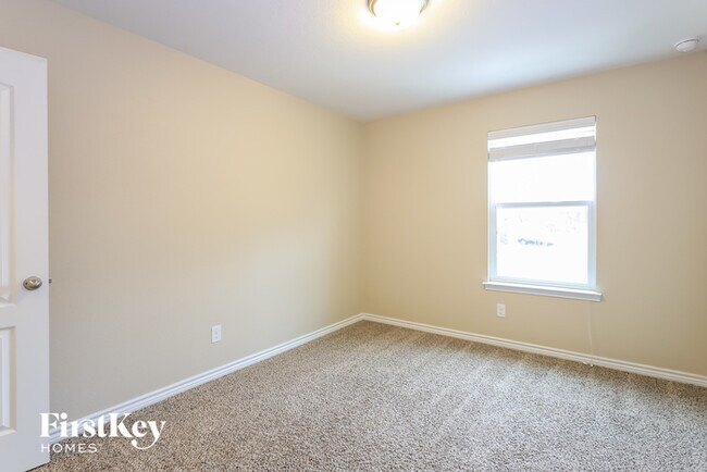 Building Photo - 1302 Hawk Ct