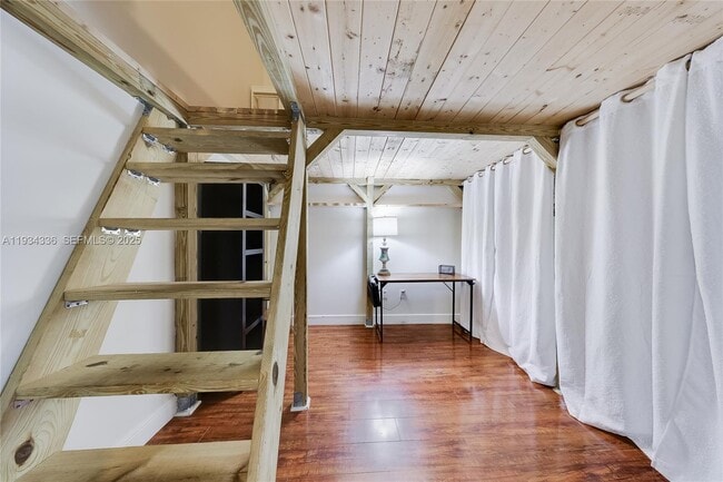 Building Photo - 1900 N Bayshore Dr