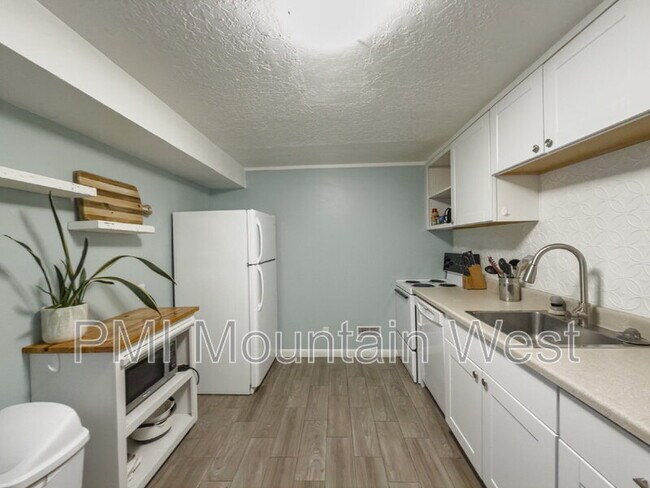 Building Photo - 2122 S 1800 E