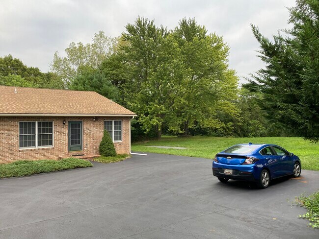 plenty of parking space - 104 E Poplar St