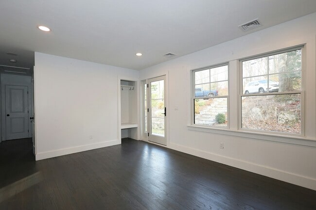 Building Photo - 245 Great Hill Rd