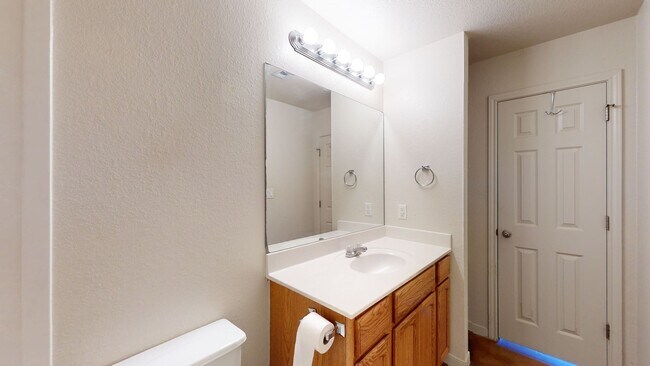 Building Photo - FREE DECEMBER RENT!!!