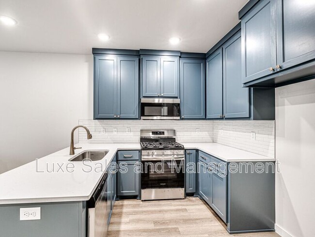 Building Photo - 610 W 2nd St