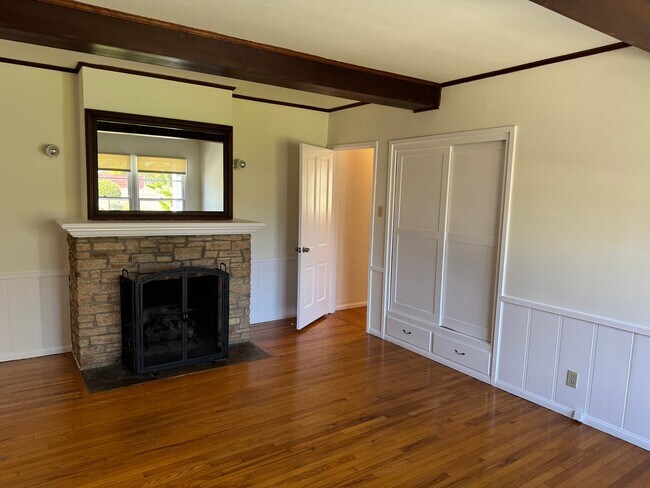 Den/Bedroom - 2411 22nd St