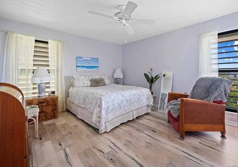 Second Bedroom with walk-in closet - 166 SE Saint Lucie Blvd