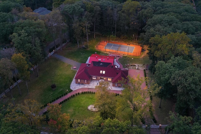 Building Photo - 91 Chestnut Ridge Rd
