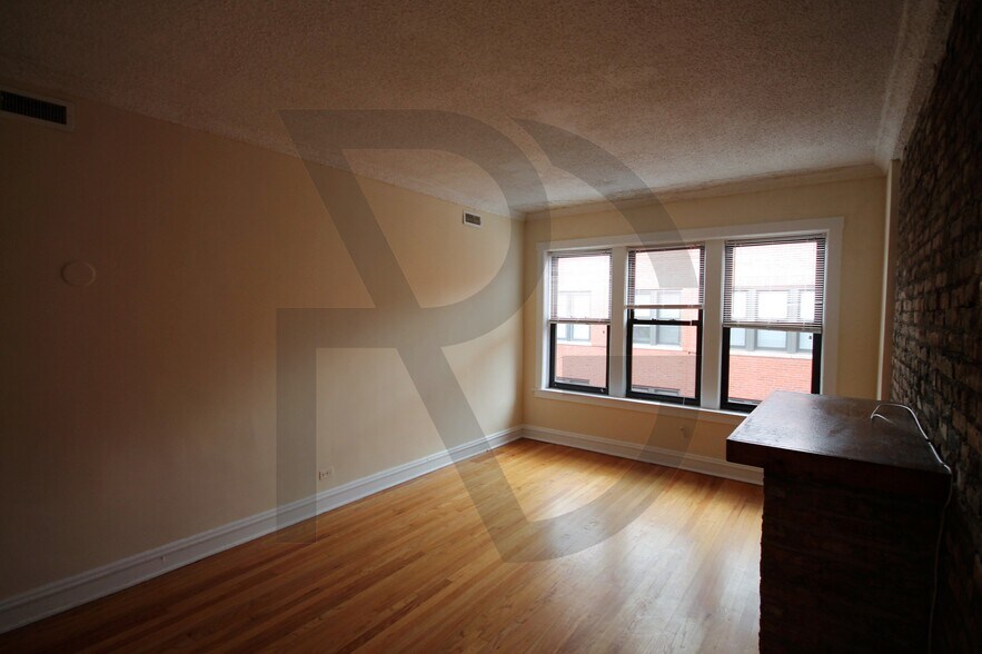 Building Photo - 3523 N Racine Ave