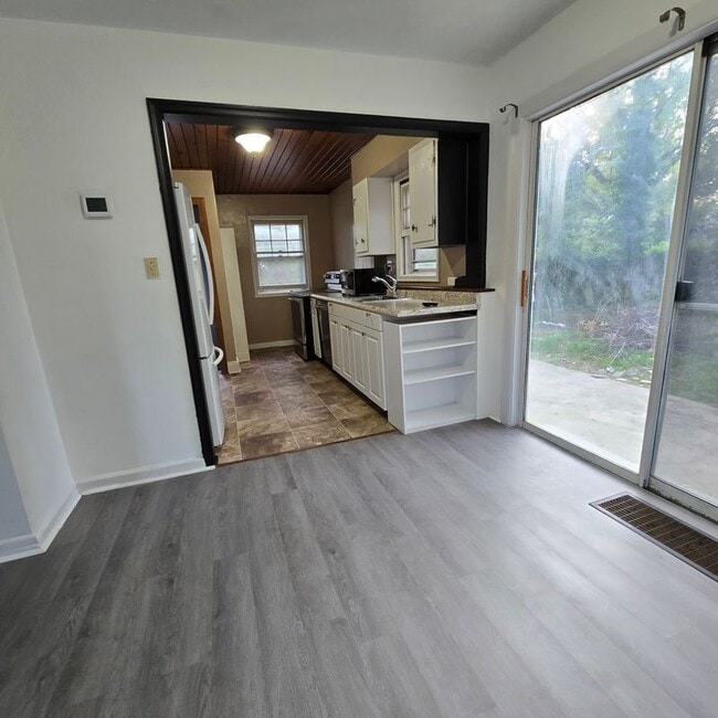 Building Photo - 21676 N Essex Dr