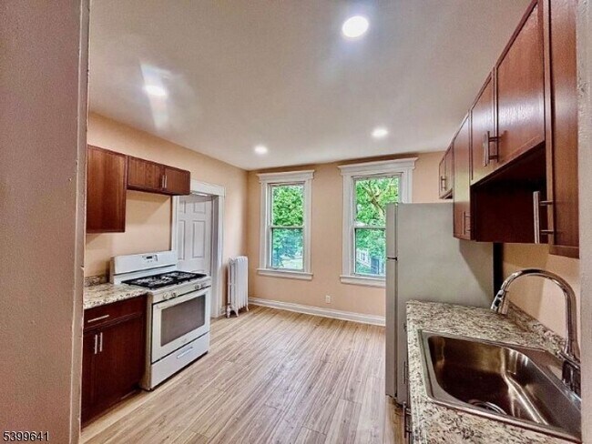 Building Photo - 62 Cambridge St