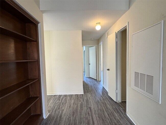 Building Photo - 6500 Harbor Town Dr