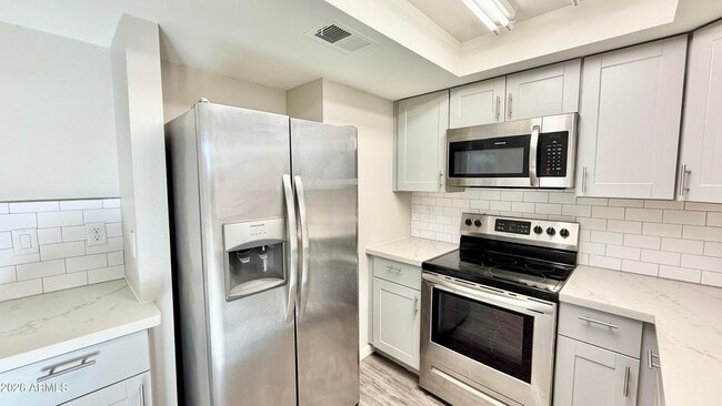 Building Photo - 1418 E Knoll Cir