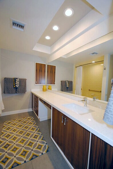 Building Photo - 3703 E Montecito Ave