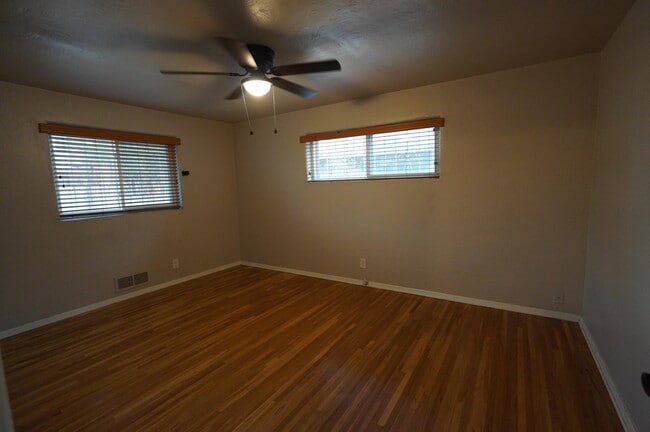 Building Photo - 2806 San Pedro Dr NE