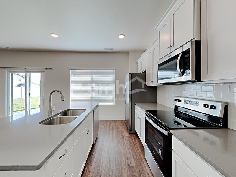 Building Photo - 9433 W Hiden Stream St