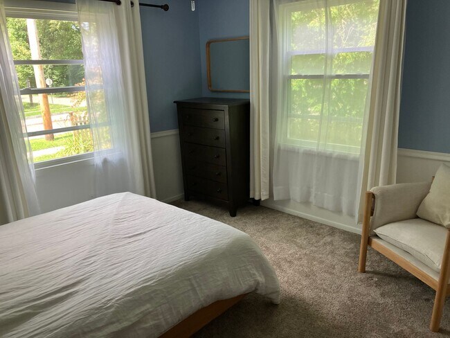 Building Photo - Fully Furnished Rental w/Steam Room & Sauna!