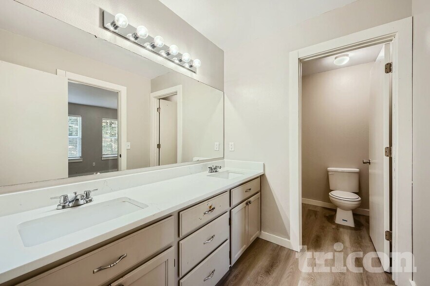 Building Photo - 1222 193rd St E