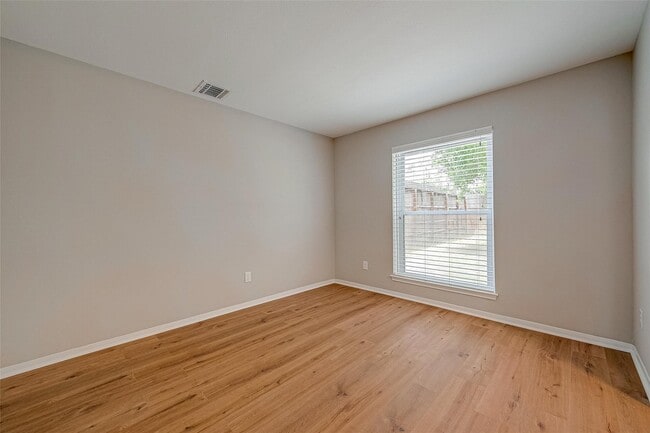 Building Photo - 14736 Perthshire Rd