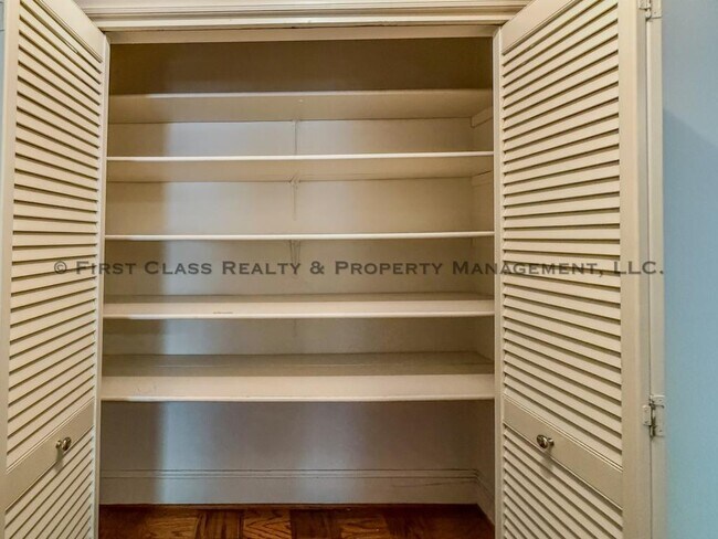 Building Photo - 500 Ashworth Rd