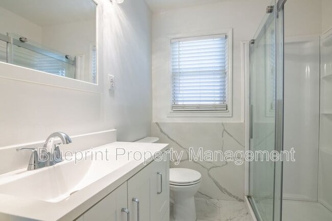 Building Photo - 513 10th Ave S