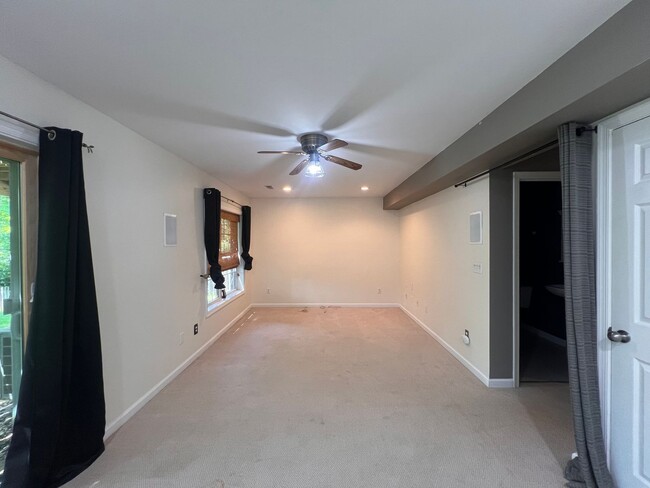 Building Photo - 1093 Wintergreen Ln