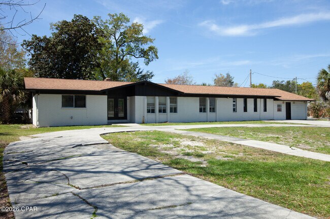 Building Photo - 4402 Cindy Ln