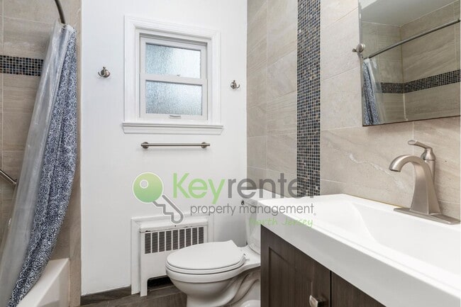 Building Photo - Spacious 4-Bedroom Home with Huge Fenced Y...
